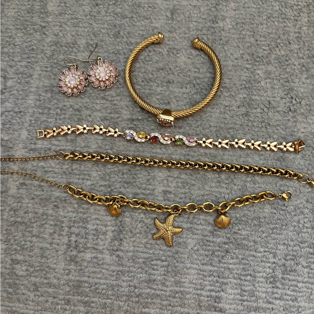 GUC pieces of gold tone jewerly